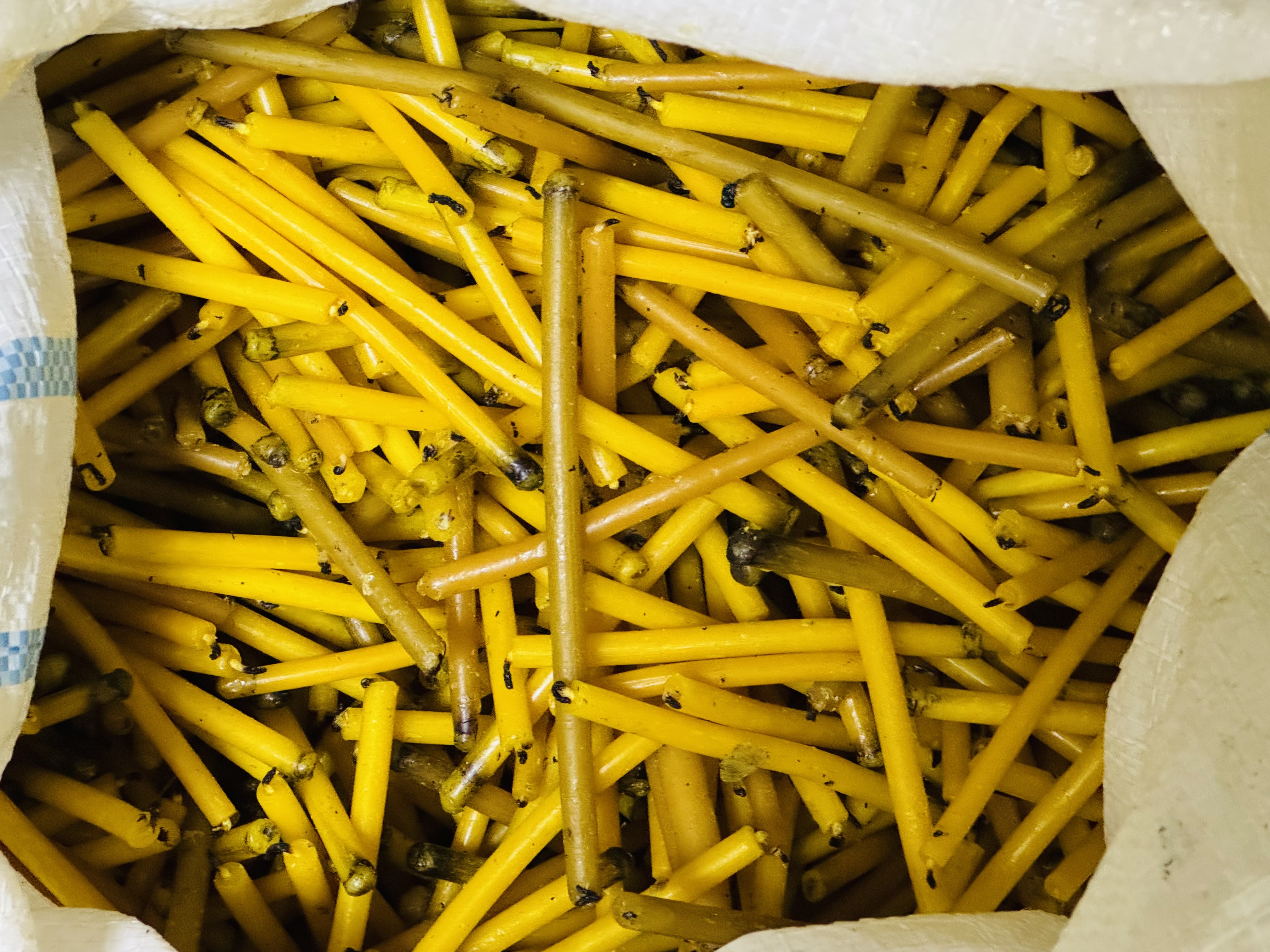 мешки с огарками свечей