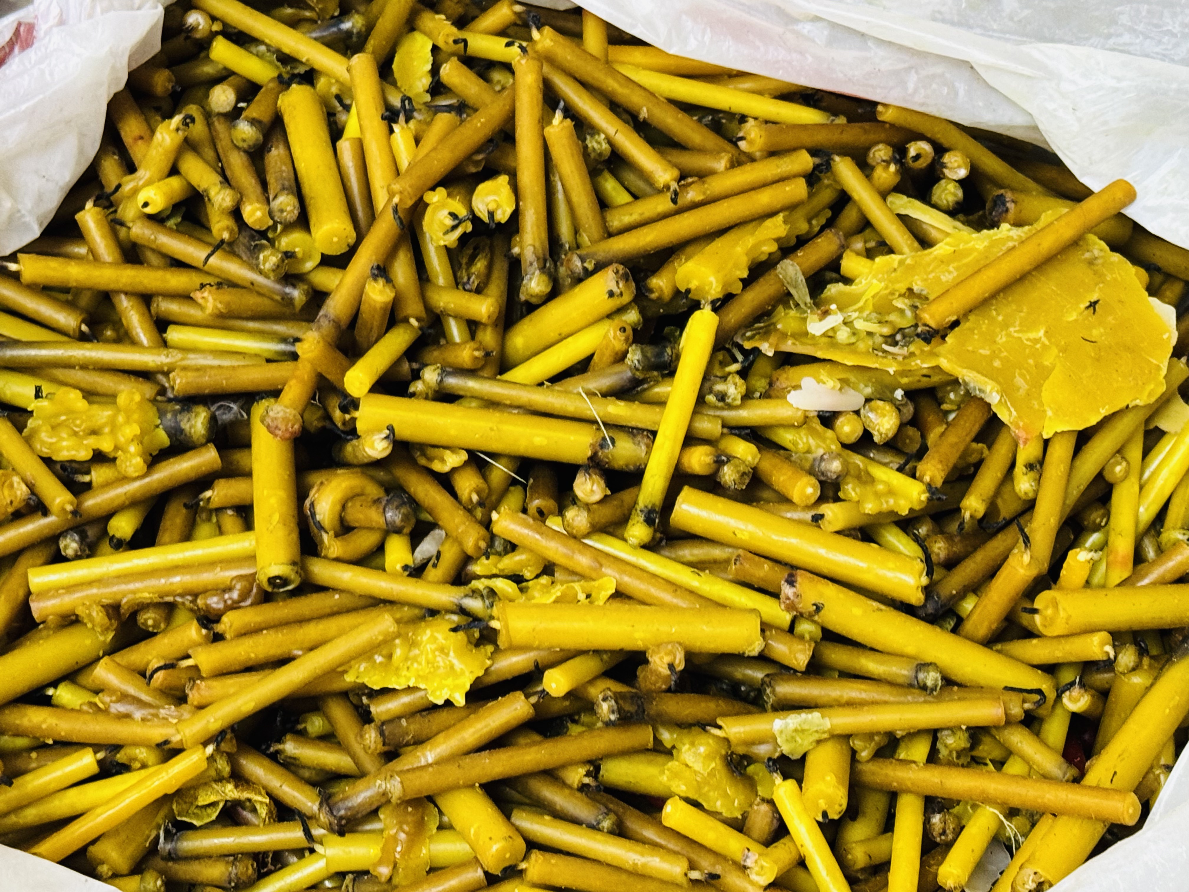 свечные огарки на складе